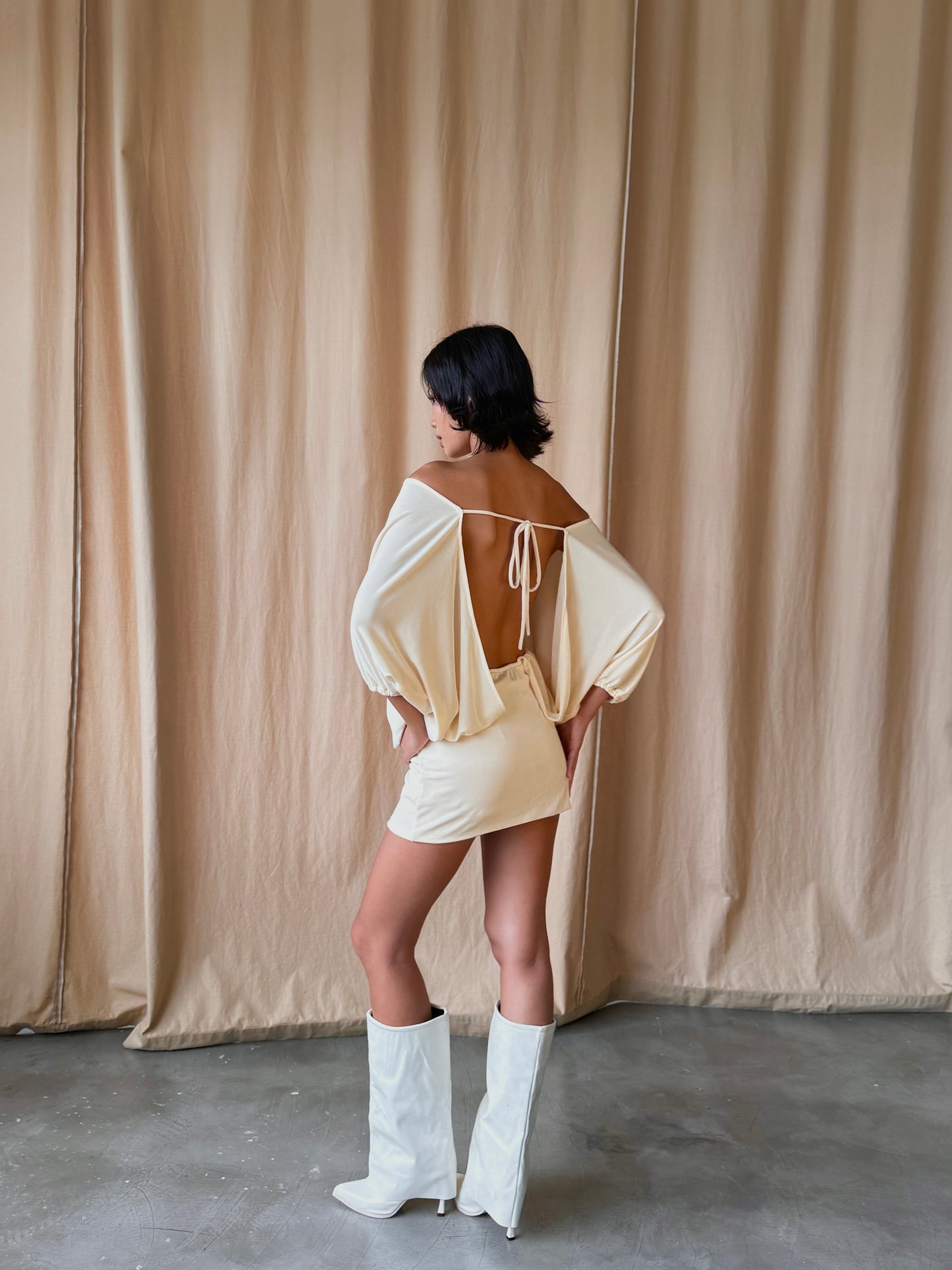 Vivian dress - Backless tie mini (champaign)