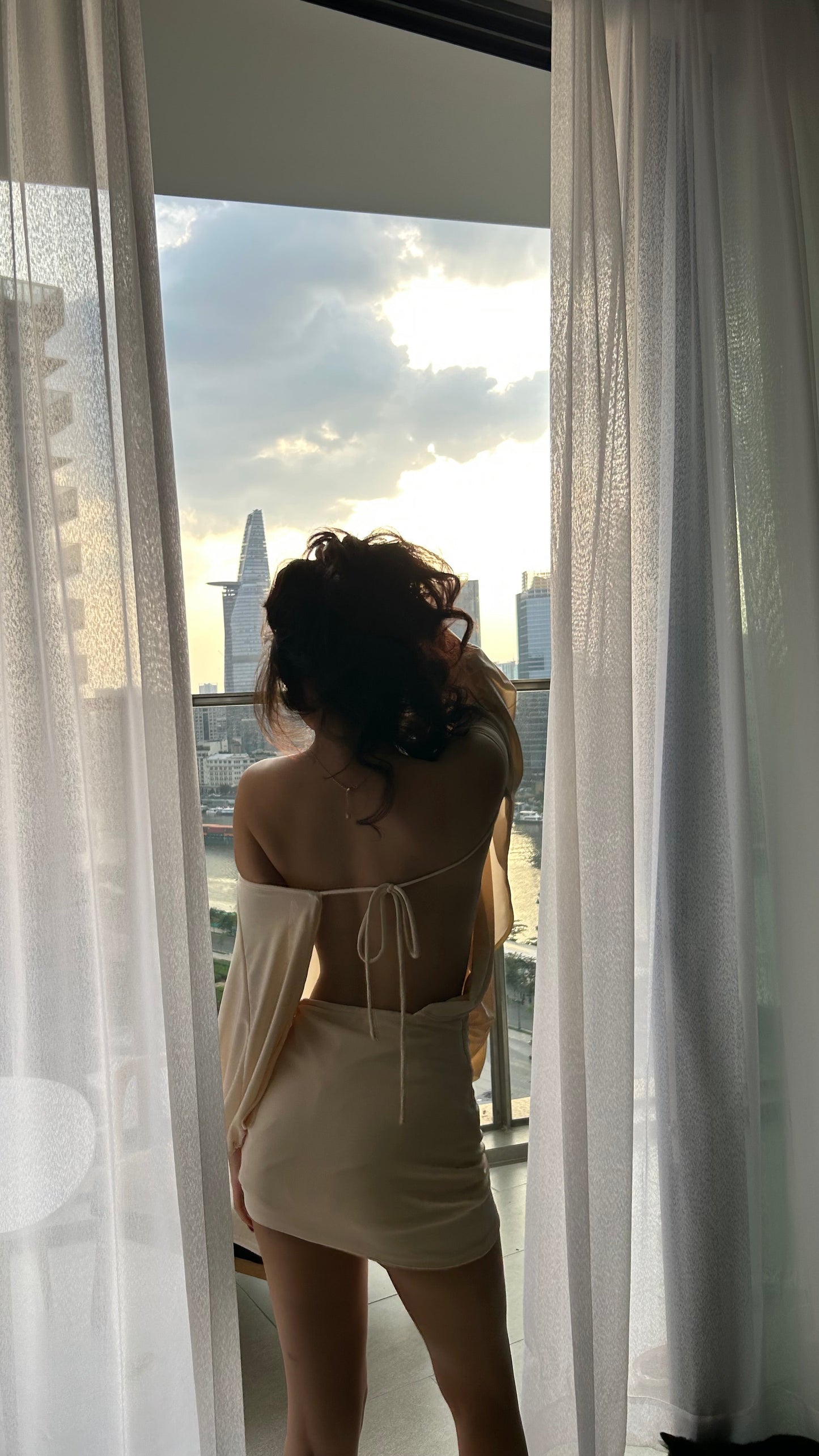 Vivian dress - Backless tied dress