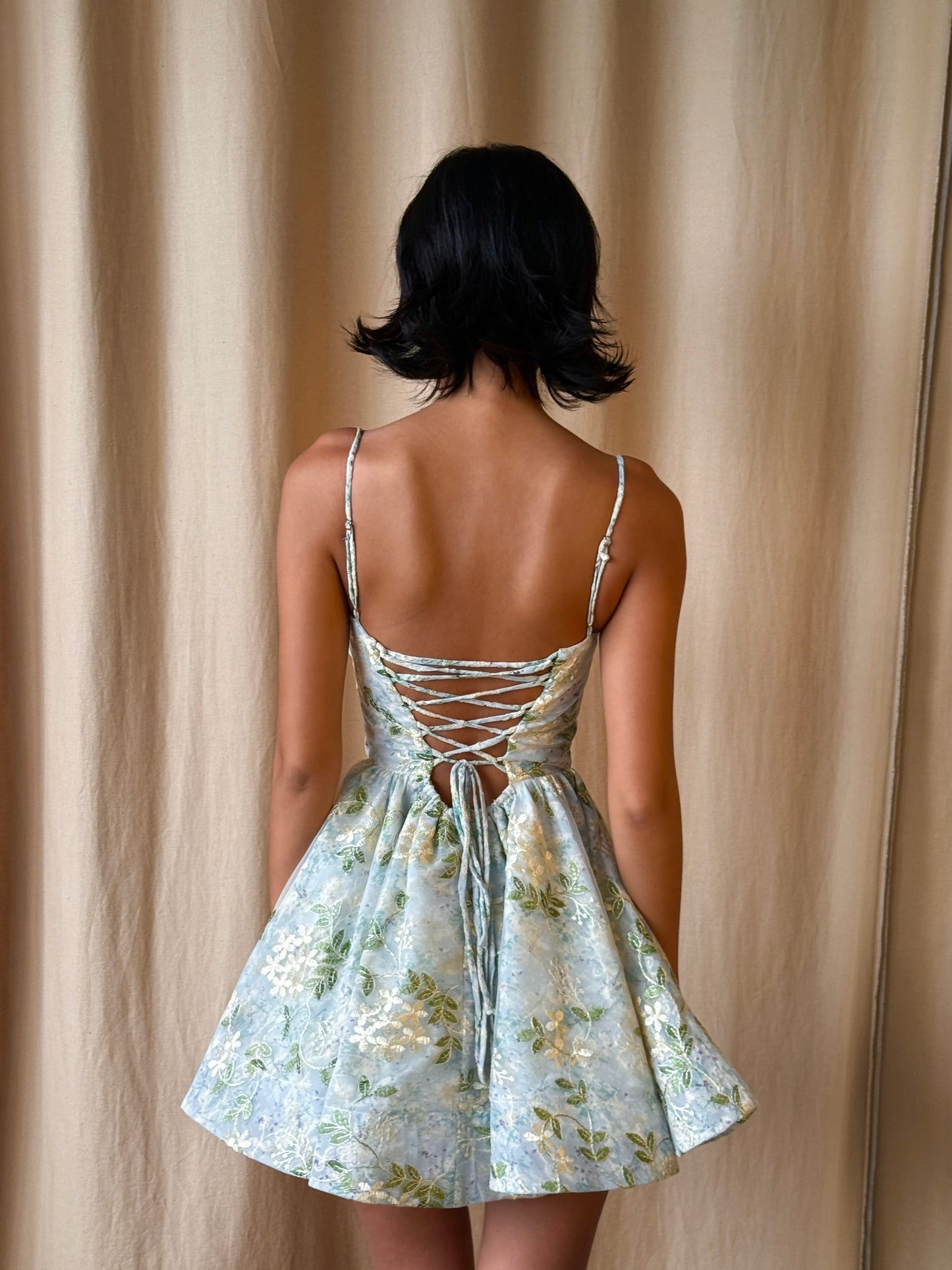 Lily dress - Green flowers print back tie mini