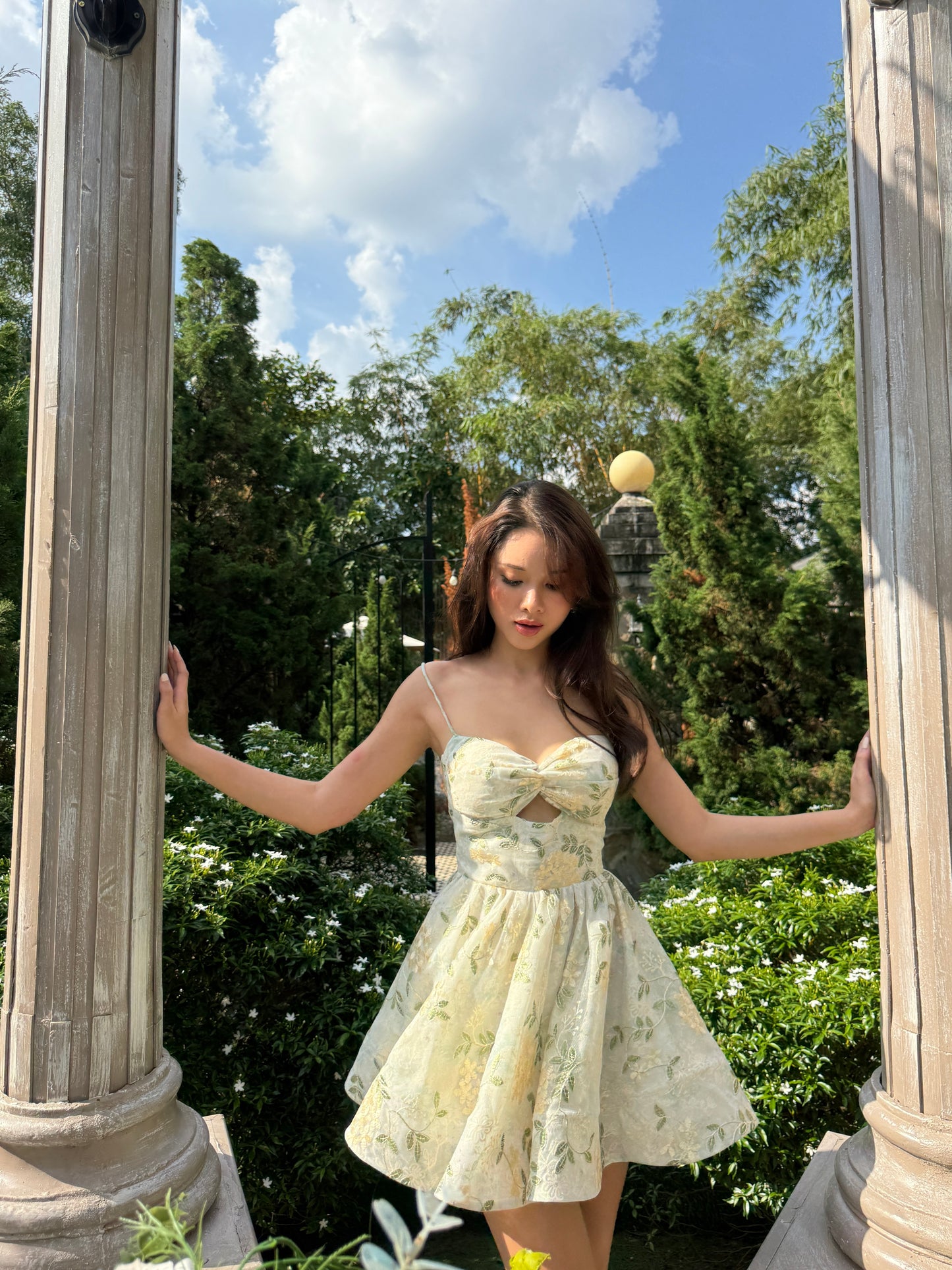 Lily dress - Green flowers print back tie mini