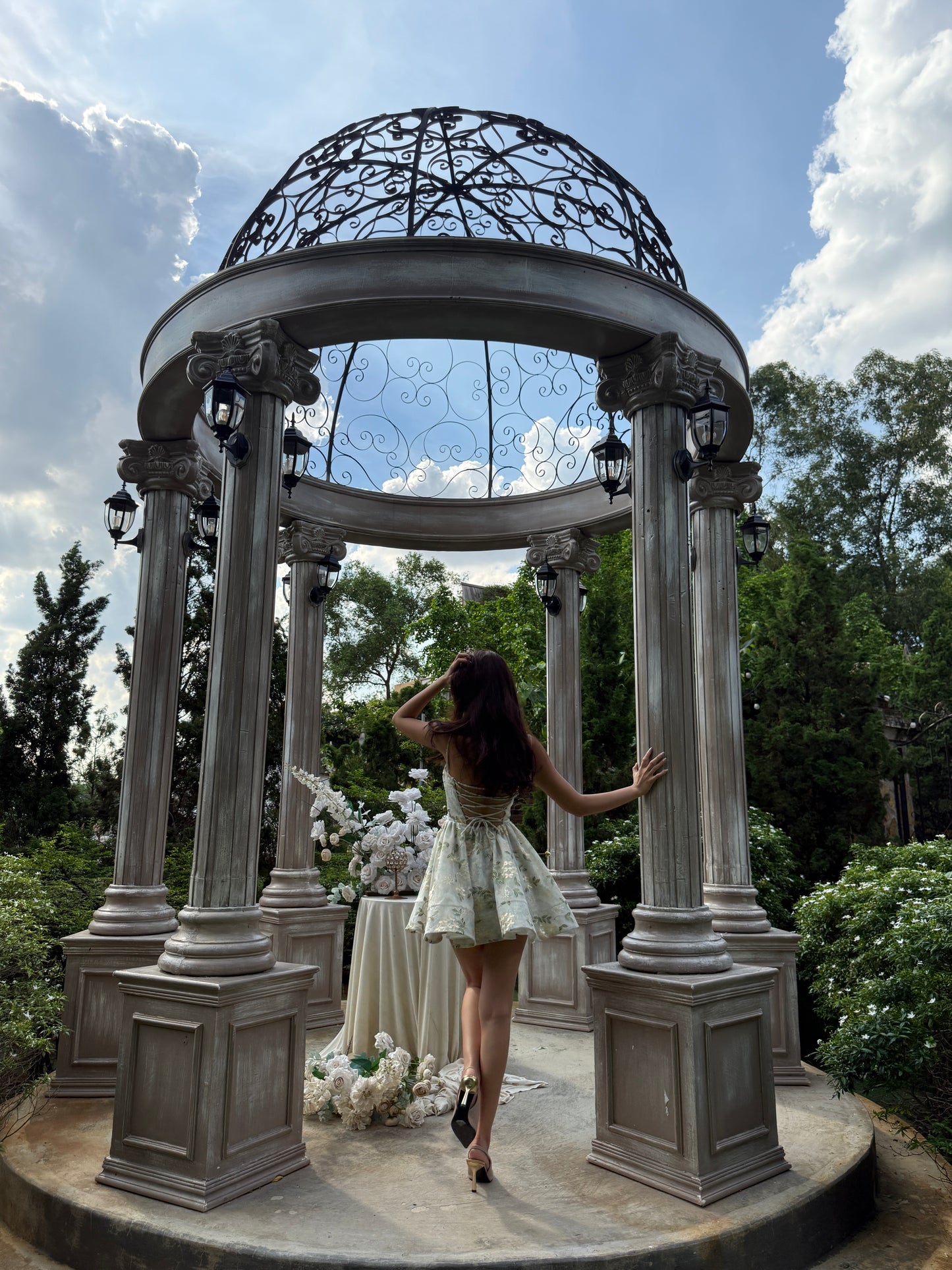 Lily dress - Green flowers print back tie mini