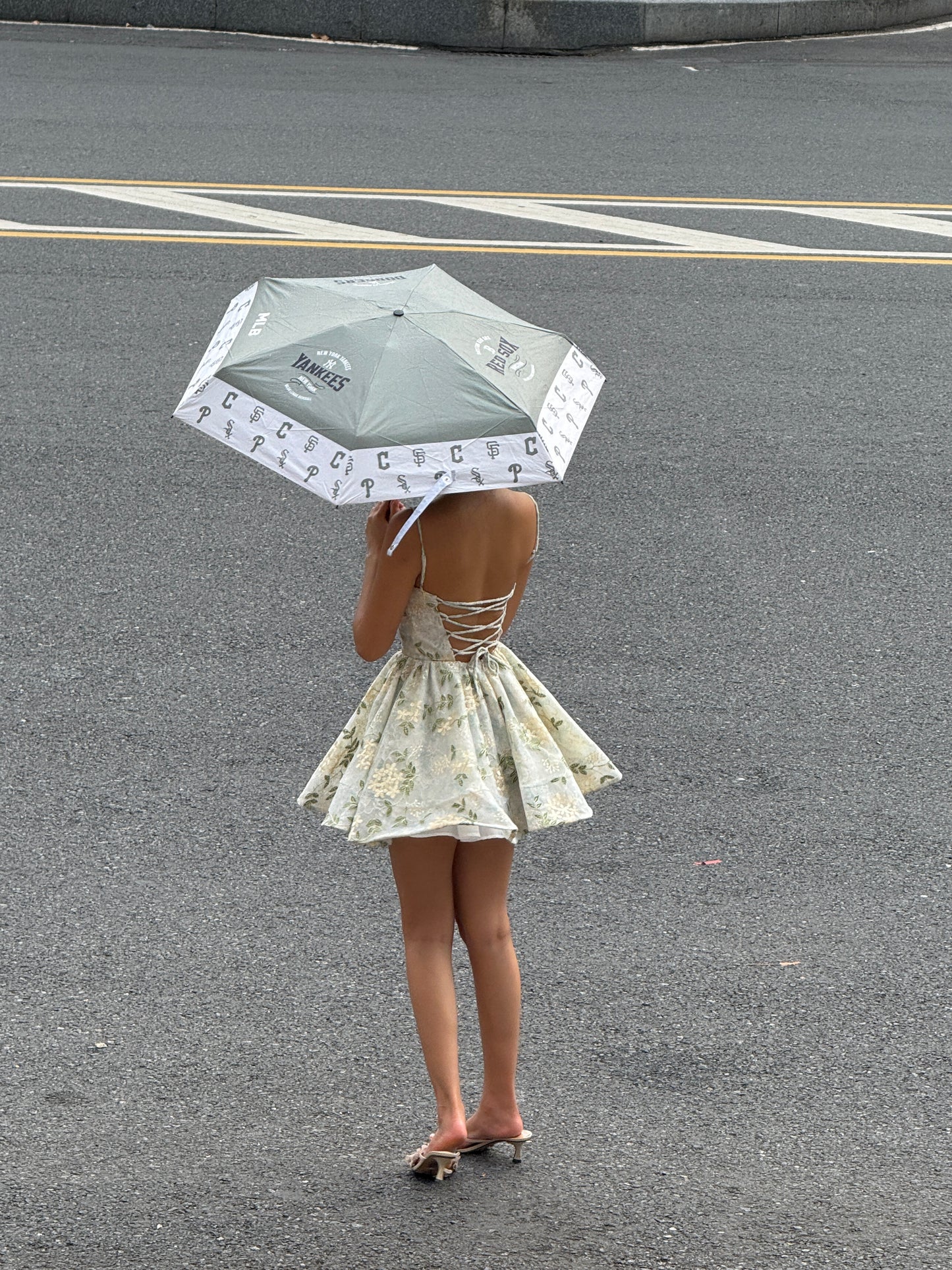 Lily dress - Green flowers print back tie mini